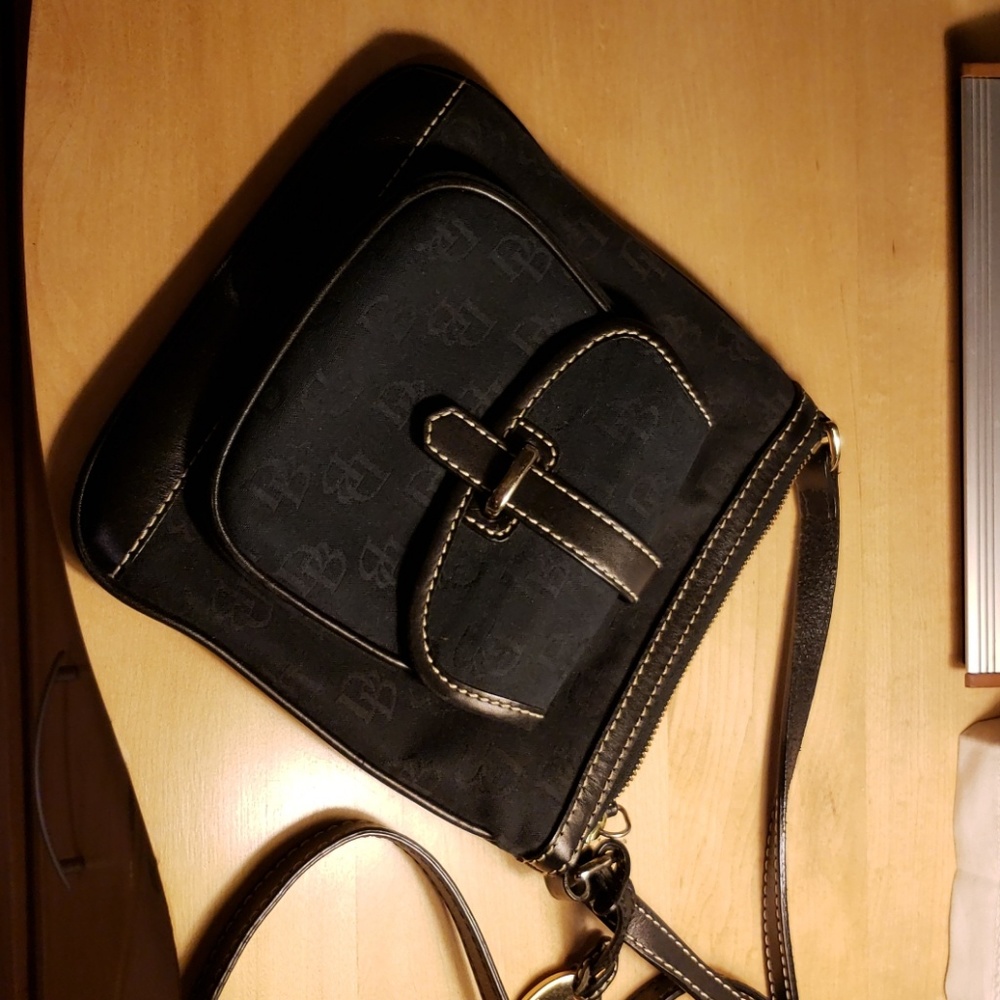 Dooney and Bourke black cross body bag